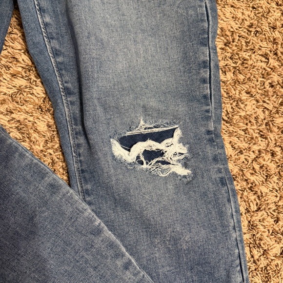 Maurices Distressed Jeans - Picture 8 of 11